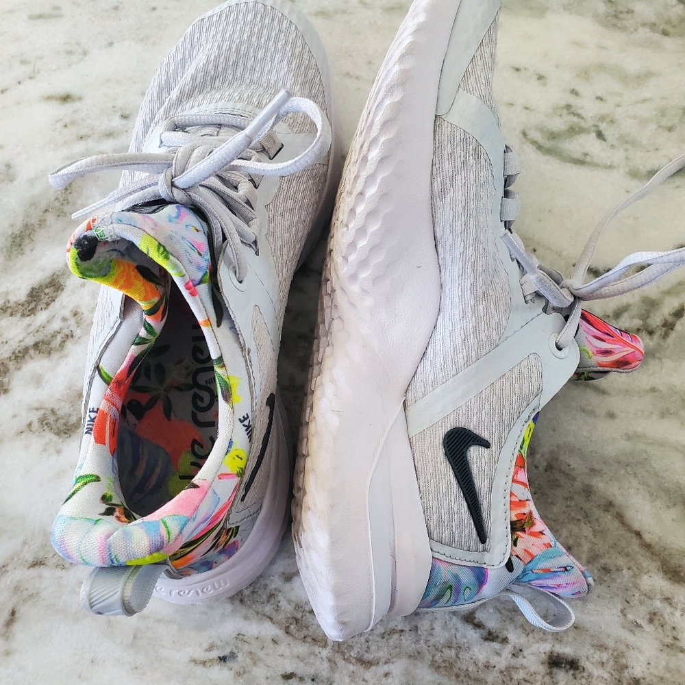 Nike Rival